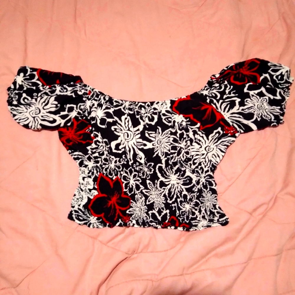 Black white off the shoulder belly shirt crop top